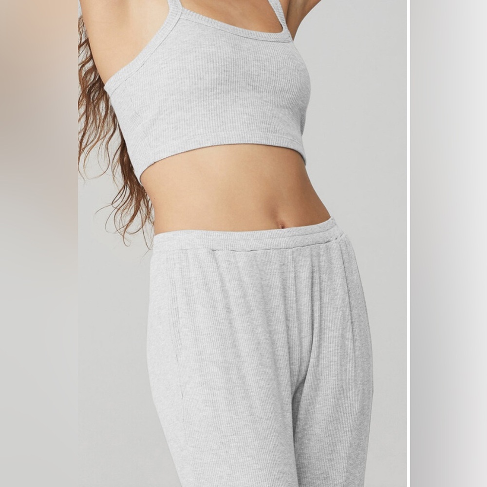 Alo Yoga | Ribbed Crop Whisper Bra Tank Top in Athletic Heather Grey - Picture 3 of 9